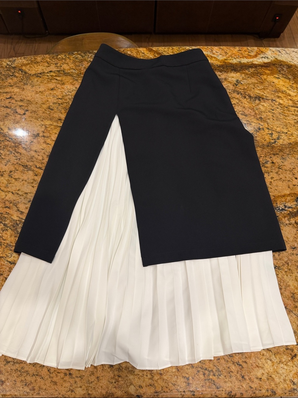 Two Tone Pleated Midi Skirt - Picture 4 of 6